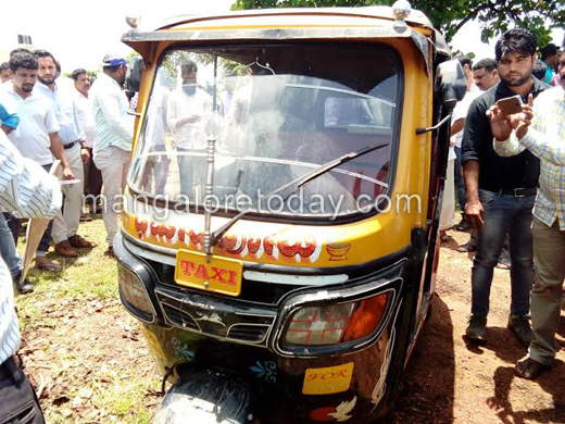 Auto driver found dead inside vehicle at Natekal; murder suspected 